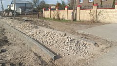 В Ершове продолжается строительство тротуаров и пешеходных дорожек