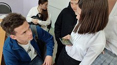 Волонтеры помогают ершовцам принять участие в онлайн-голосовании