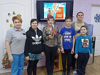 Ребята Ершовского реабилитационного центра изучают историю Дня Конституции