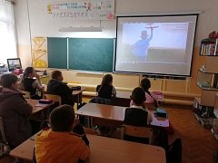 Учебная неделя в школе пос. Учебный началась с занятия на тему патриотизма