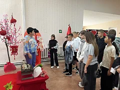 С большим интересом ершовцы посещают выставку в районном Доме культуры