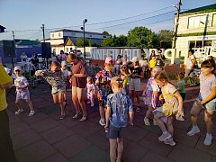 «Ромашковое счастье» подарило ершовским детям море улыбок