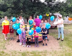 В День защиты детей ребята Ершовского реабилитационного центра принимали гостей и подарки