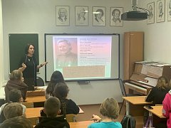 В Ершовской школе искусств прошел урок мужества "Мы гордимся героями!"