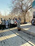 Юные ершовские патриоты возложили цветы к обелиску в память о великом подвиге советских солдат