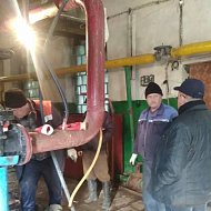 Депутат облдумы посетил в Орлов-Гае Ершовского района насосную станцию первого подъёма