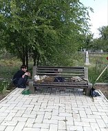 В канун памятной даты ершовские Первые провели субботник на Братской могиле