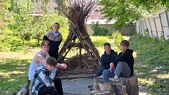 Турпоходами, ночевками в палатках, песнями у костра и еще много чем запомнится лагерь юным ершовским туристам