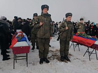 В Ершовском районе с воинскими почестями похоронили двух погибших в зоне СВО бойцов