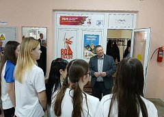 Николай Панков подарил ершовским школьникам спортивный инвентарь