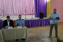 Глава Ершовского района провел встречу с жителями села Рефлектор