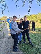 Коллектив ершовской школы дружно вышел на субботник
