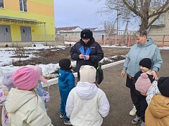 Ершовским дошколятам напомнили о необходимости ношения на одежде световозвращающих элементов