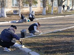 В рамках общеобластного субботника коллектив Ершовского агролицея навел порядок на двух площадках