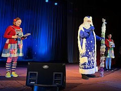 На главной сцене Ершовского района прошел театрализованный рождественский концерт «Зимняя сказка»