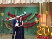 Депутат облдумы Иван Бабошкин принял участие в торжественной церемонии вручения аттестатов выпускникам школы № 2 г. Ершова