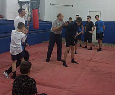 Ершовских школьников обучают приемам борьбы и самбо