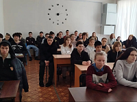 Ершовские сотрудники Госавтоинспекции проводят профилактические беседы с молодежью