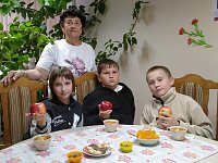 Сегодня в ершовском центре соцобслуживания готовили десерт и читали басни по ролям