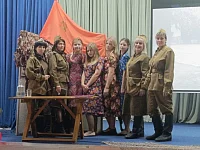 В Ершове прошел театральный показ военного спектакля «Вижу цель»