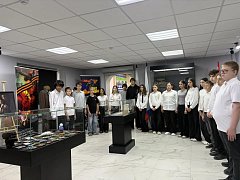 Первый паспорт — важный рубеж на пути во взрослую жизнь: ершовским школьникам торжественно вручили первый документ