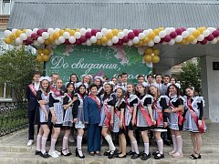 Глава Ершовского района Светлана Зубрицкая поздравила ершовцев с праздником Последнего звонка