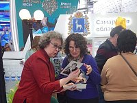 Гости выставки «Россия» отправляли саратовские театральные открытки друзьям