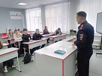 На профориентационном мероприятии ершовским старшеклассникам предложили обратить внимание на профессию полицейского