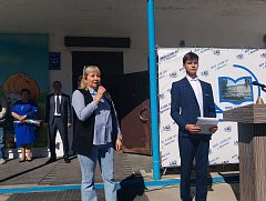На празднике последнего звонка встретились два поколения ершовских выпускников с разницей в 50 лет
