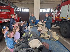 Ершовские дошколята на экскурсии ощутили себя бесстрашными пожарными