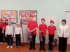 Школьникам из ершовского села вручили первые паспорта в День Конституции