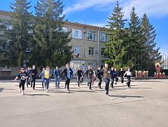 На центральную площадь активисты позвали ершовцев на ЗОЖ-флешмоб