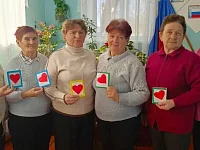 Любовь к себе и миру: участники клуба «Здоровый образ жизни» из ершовского села сделали открытки-аффирмации ко Дню всех влюбленных