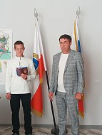 Глава МО г. Ершов Альберт Тихов вручил Первым паспорта гражданина РФ