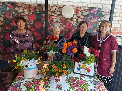 В ершовском селе прошли тематические посиделки в День разноцветных букетов