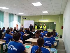 С ершовскими подростками проводят профилактические беседы «Мото-Вело-Сим»