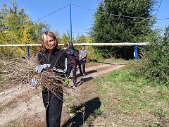 Коллектив ершовской школы дружно вышел на субботник