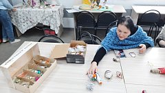 Удивительные экспонаты из других эпох посмотрели ершовцы на выставке елочных игрушек