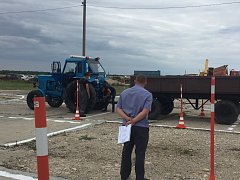 У ершовских студентов появилась возможность получить удостоверение тракториста-машиниста, не выезжая за предела района