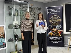 Первый паспорт — важный рубеж на пути во взрослую жизнь: ершовским школьникам торжественно вручили первый документ
