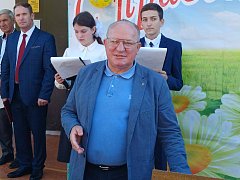 В День знаний областной депутат Иван Бабошкин посетил в Ершовском районе сельскую школу