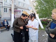 В Ершове волонтеры помогают жителям принять участие в голосовании по выбору территорий для благоустройства