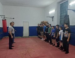 Ершовских школьников обучают приемам борьбы и самбо
