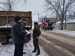 Глава Ершовского района Константин Мызников провел мониторинг вывоза снега с улиц города