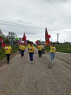 Жители Ершовского района присоединились к акции «Бессмертный полк»: фото героя на одежде»