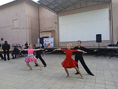 В парке состоялось совместное мероприятие - концерт артистов ДШИ и сеанс одновременной игры в шахматы