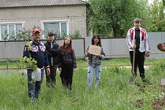 Ершовцы сажают «Сад памяти»