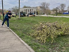 Ершовцы продолжают наводить чистоту в родном городе