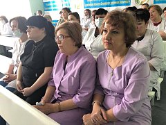 Областной депутат Иван Бабошкин и глава района Константин Мызников встретились с ершовскими медиками