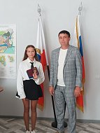 Глава МО г. Ершов Альберт Тихов вручил Первым паспорта гражданина РФ